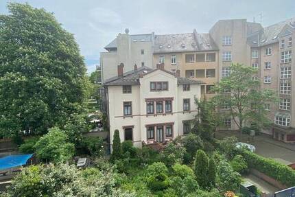 Praktisch geschnittene und sehr helle City-Wohnung mit Panoramablick 3 zimmer
