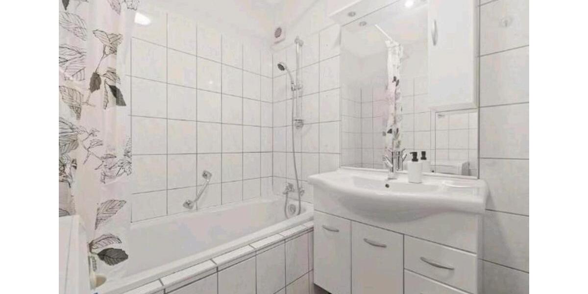 sehr schöne drei Zimmer wohnung 3 zimmer