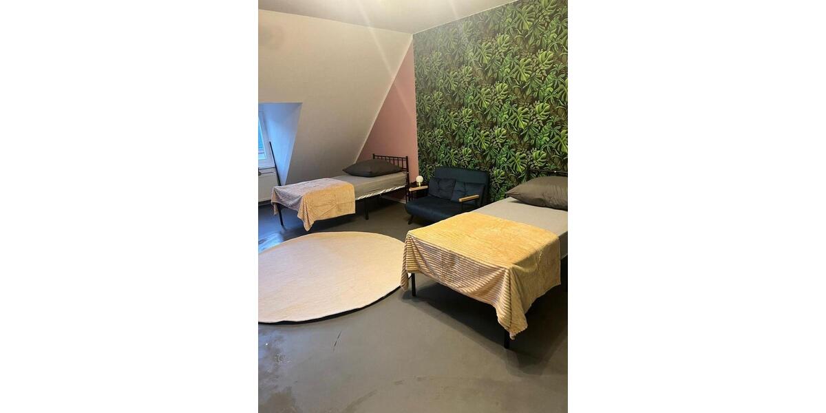 Dachgeschoßwohnung Frankfurt am Main Innenstadt 1 - 5 Zimmer, 140 m&sup2;, 2.200&euro; | Angebot:26264072