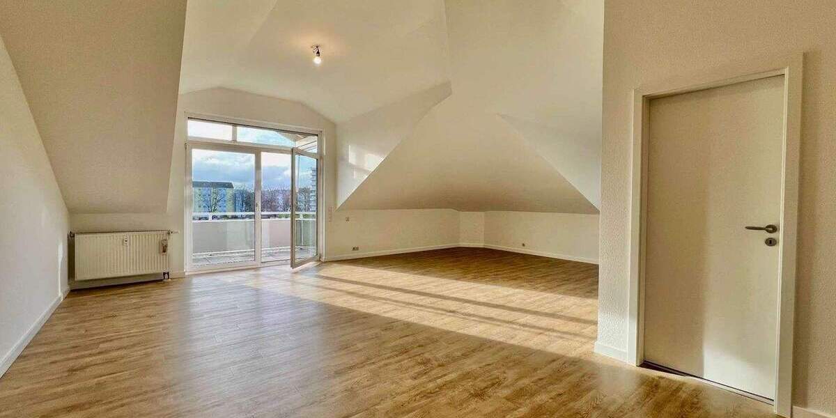 Großzügige 3-Zi-Dachgeschosswohnung mit Balkon und Weitblick in Offenbach-Rumpenheim 3 zimmer