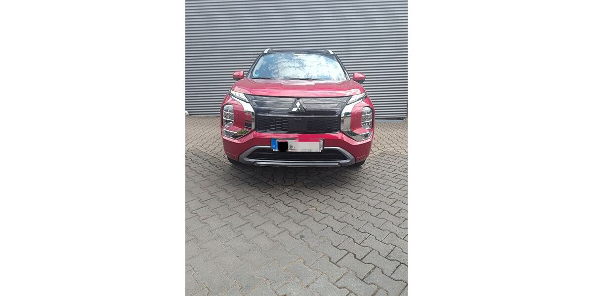 Mitsubishi Outlander 9.800 km 49.990 &euro; Oberursel 61440