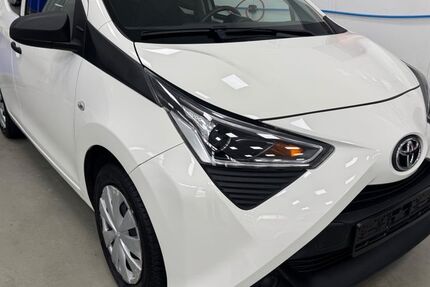 Toyota Aygo (X) 35.878 km 8.390 &euro; Kelkheim 65779