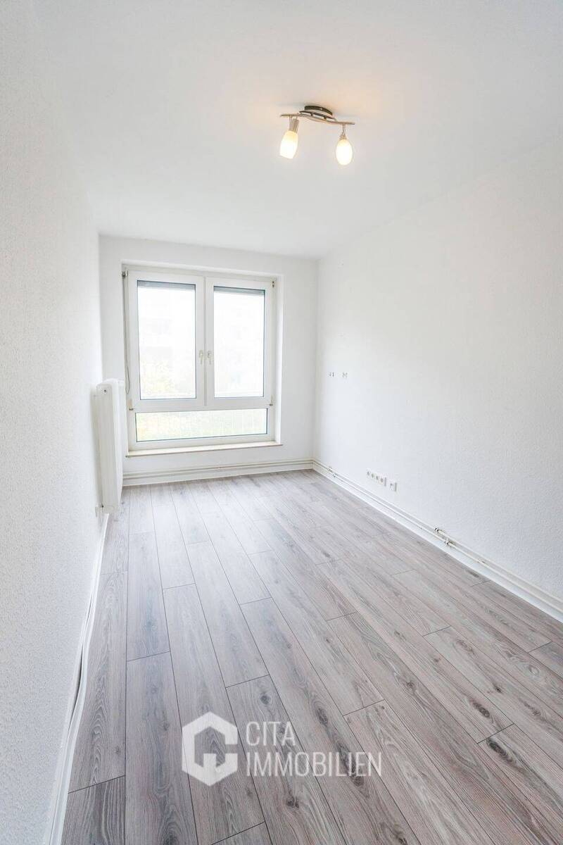 Renovierte 3-Zi.-Wohnung in Frankfurt-Niederrad- modern, hell, mit Balkon und EBK 3 zimmer