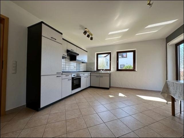Einfamilienhaus Mömbris - 8 Zimmer, 350 m&sup2;, 2.900&euro; | Angebot:26367496