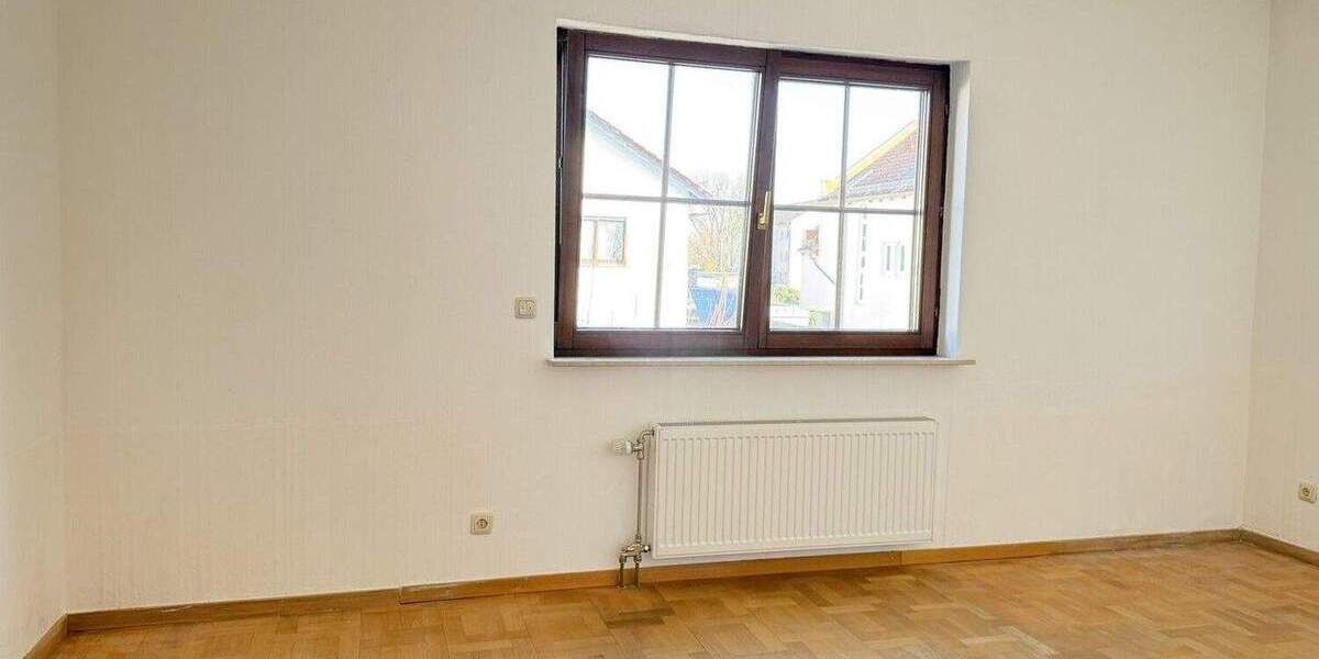 Etagenwohnung Steinbach (Taunus) - 3 Zimmer, 85 m&sup2;, 1.200&euro; | Angebot:25837333