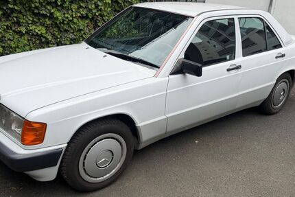 Mercedes-Benz 190 159.543 km 12.500 &euro; Frankfurt 60314