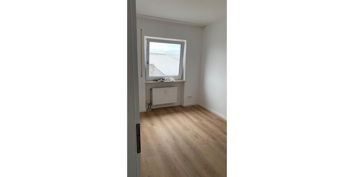 Etagenwohnung Hanau Großauheim - 3 Zimmer, 96 m&sup2;, 1.200&euro; | Angebot:26639022