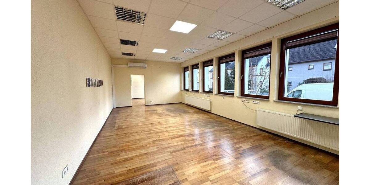 Gewerbefläche mit viel Lagermöglichkeiten, Stellplätzen und Scheune! zimmer