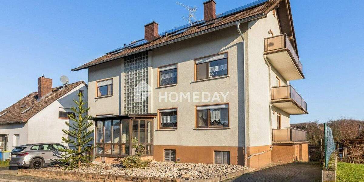 Gepflegtes MFH mit PV, Wallbox, Garagen, Balkonen & Ausbaupotenzial in ruhiger Lage 1 zimmer