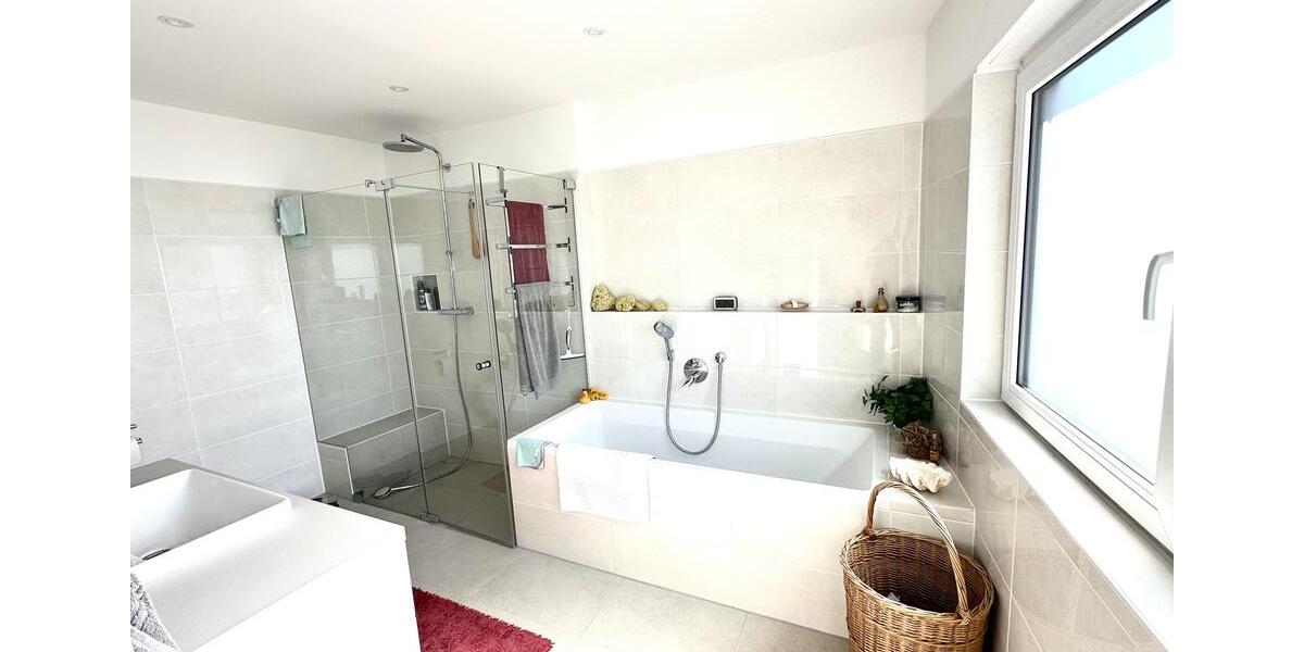 Penthouse mit Dachterrasse 4 Zimmer Wohnung in Hofheim, Luxusausstattung und 2xTG-Stellpätze! 4 zimmer