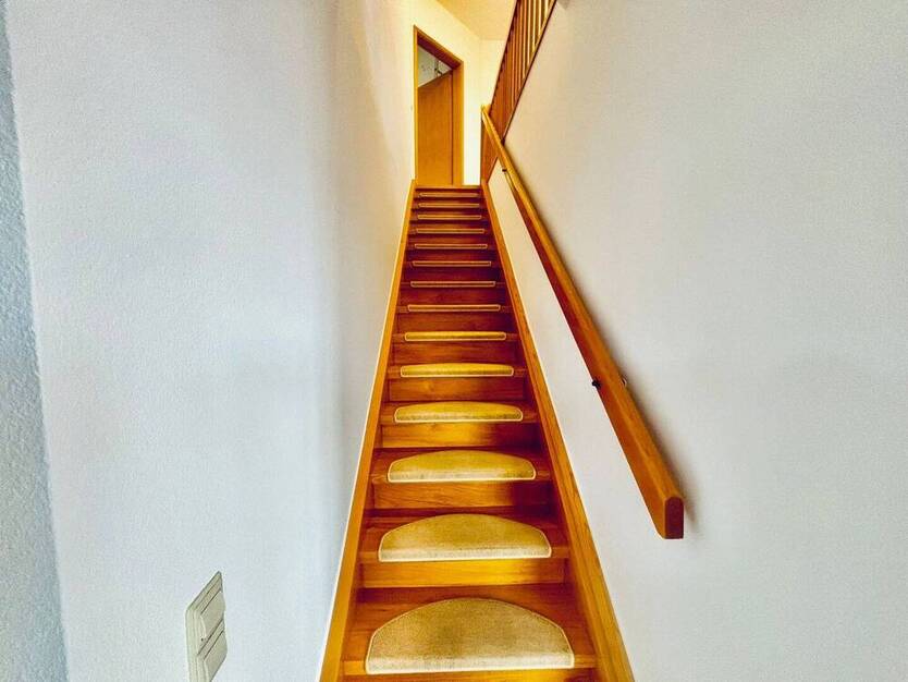 AS ImmobilieN: Charming Single-Family Home with Separate ApartmentOffice in Rüsselsheim Bauschheim