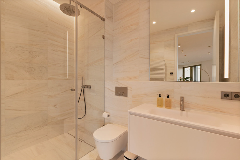 Frankfurts neue Ikone: Wohnen im 25. Stock des FOUR - Opernplatz, Skyline, Stille 2 zimmer