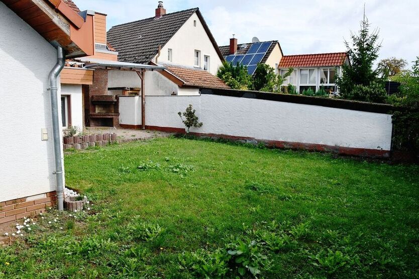 **RESERVIERT** Charmantes Einfamilienhaus mit vielseitig nutzbarem Nebengebäude 5 zimmer