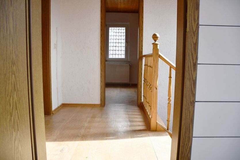 **RESERVIERT** Charmantes Einfamilienhaus mit vielseitig nutzbarem Nebengebäude 5 zimmer