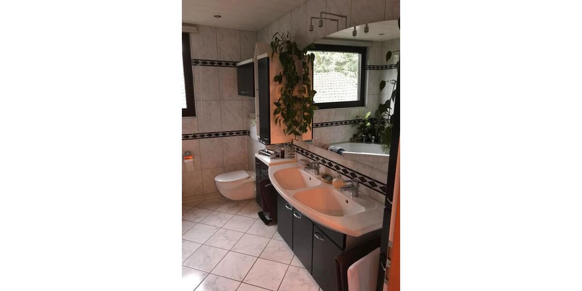 Etagenwohnung Dreieich - 5 Zimmer, 150 m&sup2;, 1.800&euro; | Angebot:26234377