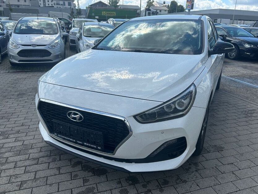 Hyundai i30 118.000 km 13.500 € Büdingen 63654
