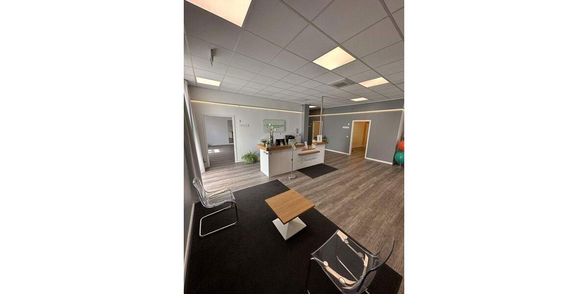 Ladenlokal im Erdgeschoss mit großer Schaufensterfront in Dietzenbach zimmer