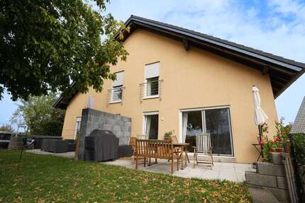 Haus zum Kaufen in Nidderau 699.990 € 328 m² 8 zimmer
